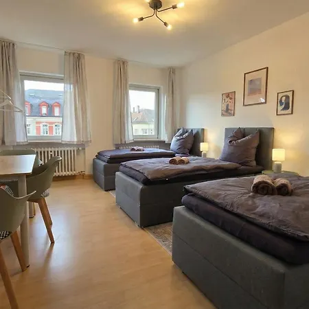 Apartmanhotel Monteurunterkunft Zentrum - Wlan, Balkon, Waschmaschine