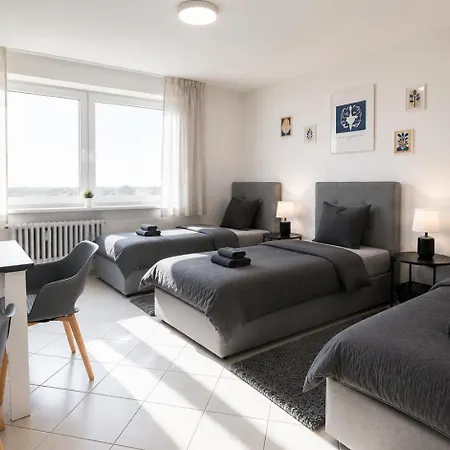 Apartmanhotel Monteurunterkunft Zentrum - Wlan, Balkon, Waschmaschine