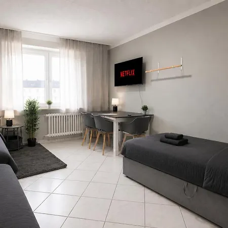 Monteurunterkunft Zentrum - Wlan, Balkon, Waschmaschine شقة فندقية 3*