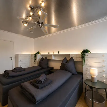 Apartmanhotel Monteurunterkunft Zentrum - Wlan, Balkon, Waschmaschine